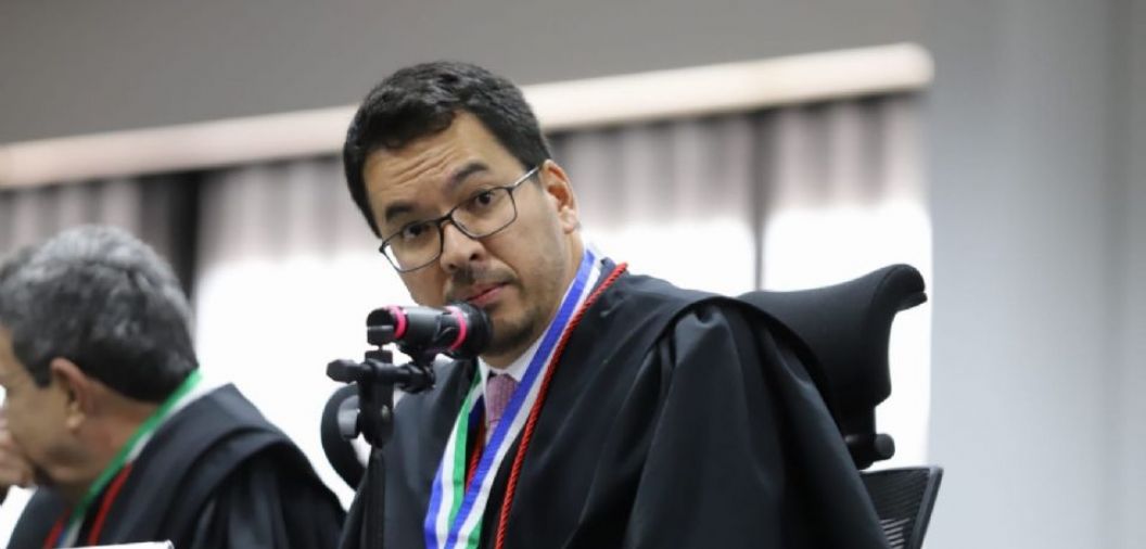 Emanuel questiona imparcialidade de desembargador que atuou como advogado de Mauro Mendes