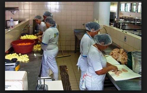 Ministrio Pblico ingressa com ao requerendo reformas de cozinhas em escolas de Cuiab e VG