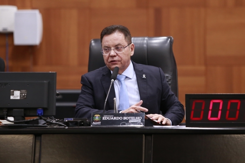Gilmar Mendes devolve processo e STF retoma julgamento sobre reconduo de Botelho  presidncia da ALMT