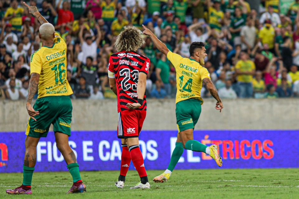 Cuiabá sofre multa de R$ 200 mil por cobrar preços abusivos no jogo contra o Flamengo na Arena Pantanal