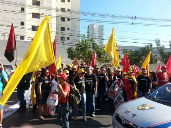 Justia bloqueia em R$ 1 milho contas bancrias de sindicato que faz greve no Detran
