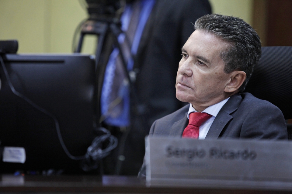 Defesa de Sérgio Ricardo pede extinção de processo que julga compra de vaga no TCE