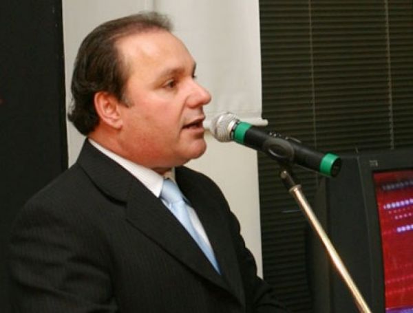 Luiz Beccari,  direita