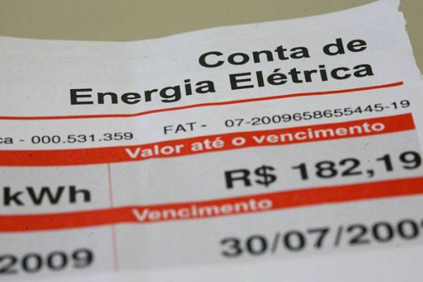 Justia suspende taxa de religao de energia cobrada pela Rede Cemat