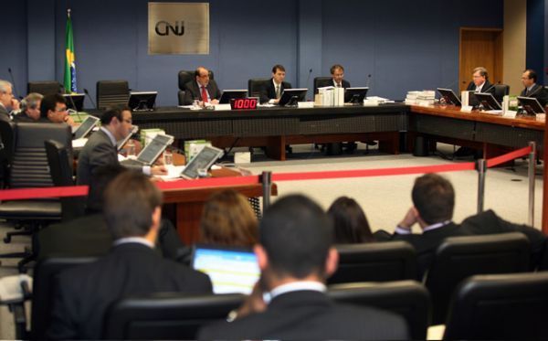 CNJ suspende licena-prmio de trs meses a magistrados do TRT de Mato Grosso