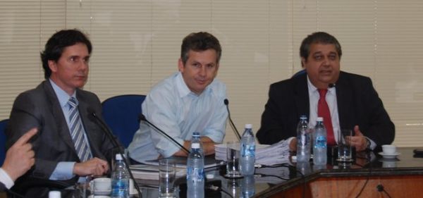 O procurador-geral de Cuiab, Rogrio Gallo, o prefeito Mauro Mendes e o procurador-geral de Justia, Paulo Prado