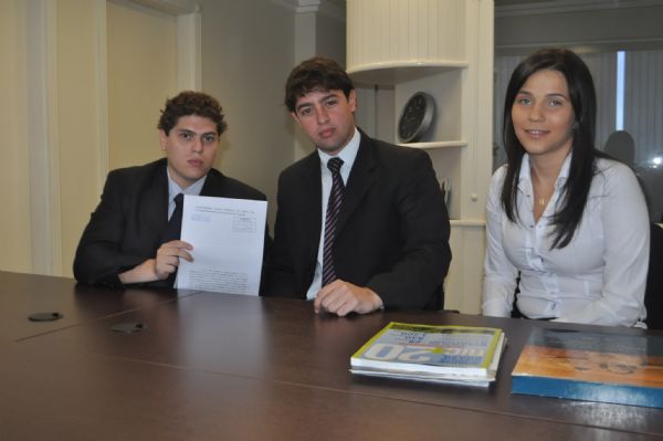 jovens advogados Joo Ricardo Vaucher, Ulysses Moraes e Fernanda Thomaz Mendes