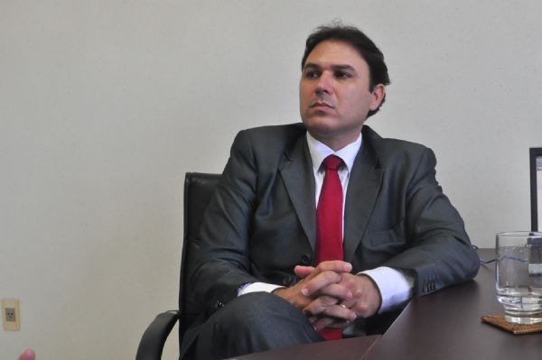 Moreno pede afastamento do presidente da Comissão Eleitoral por ligações com a situação