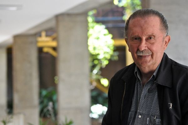 Nascido nos Estados Unidos, o professor emrito da UnB vive h 50 anos no Brasil