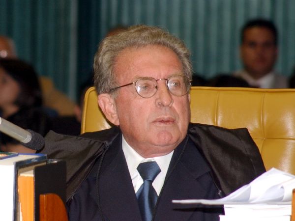 Ex-ministro emite parecer em que considera que Riva tenha sofrido grave cerceamento de defesa