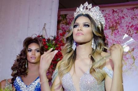 Maquiadora vencedora do Miss Gay consegue mudar nome e gnero em certido de nascimento