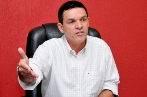 Prefeito Juarez  condenado por compra de gasolina sem licitao e perde direitos polticos