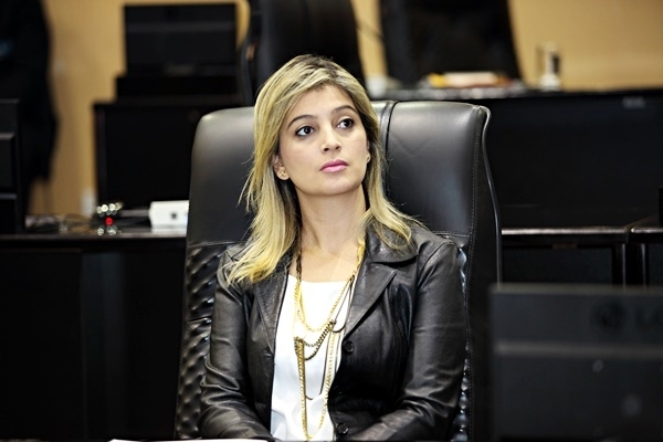 Presidente do TJ suspende afastamento de Luciane Bezerra