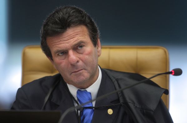 A decisão sobre a votação dos vetos presidenciais está na mão do ministro Luiz Fux