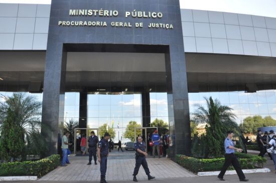 MPE exonera 500 servidores sem concurso pblico em Barra do Garas