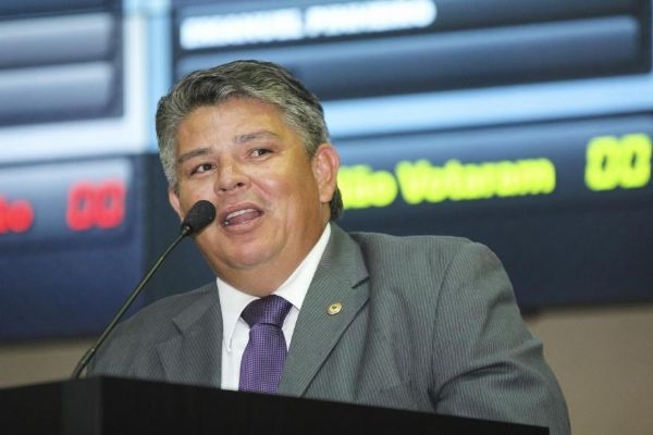 Justia manda bloquear R$ 133 mil de ex-secretrio condenado por contratar familiares