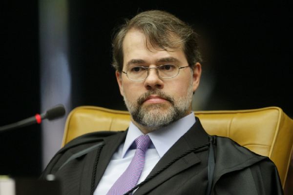 Ministro Dias Tffoli, que  o relator da ao, votou contra a suspenso.
