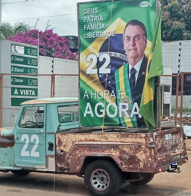 Magistrado determina retirada de veículo com propaganda de Bolsonaro em região central
