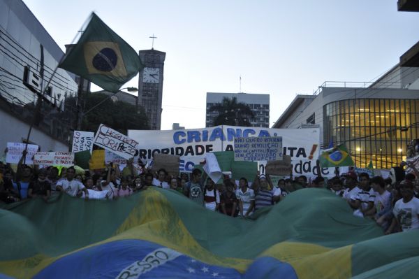 Protesto em Vrzea Grande suspende expediente do Frum nessa sexta-feira