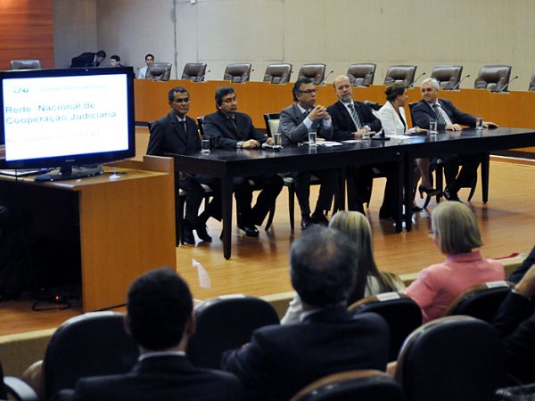 Reunio entre Ncleo de Cooperao Judiciria de Mato Grosso e membros do CNJ