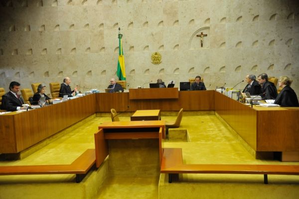 STF suspende julgamento de projeto que inibe criao de partidos