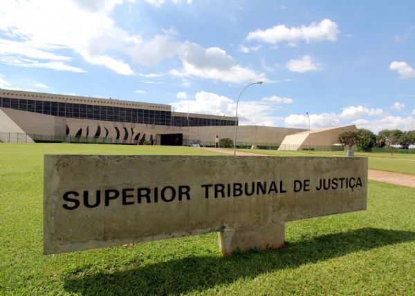 Ministro nega trancar processo de deputada contra secretria do Governo Taques