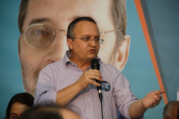 TRE suspende propaganda em que Taques  acusado de compra de votos em posto
