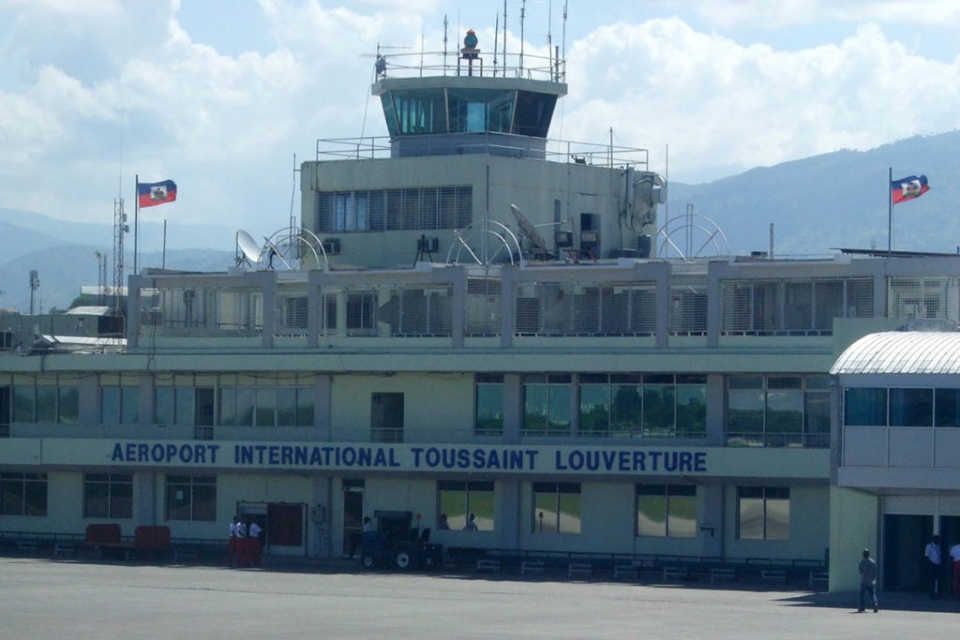 Haitianos de MT pagam R$ 741 mil em voo fretado para trazer parentes e levam 'calote'; ao cobra R$ 1 milho