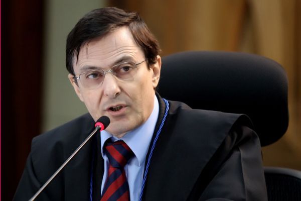 TCE empossa novo presidente; Waldir Teis anuncia Programa de Contabilidade e Transparncia nica