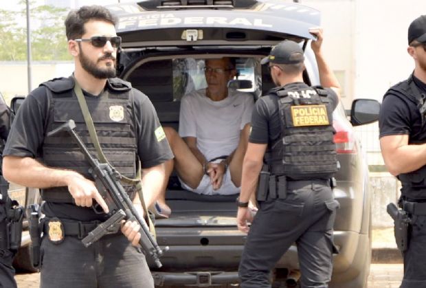 Arcanjo chega  sede da Justia Federal para depor em ao contra ex-deputado;   veja imagens 