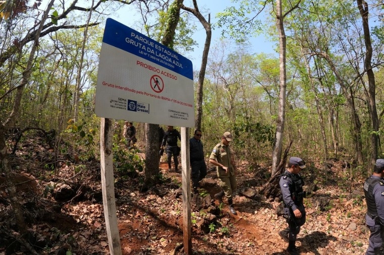 Operao ambiental busca coibir visitao clandestina  Gruta Lagoa Azul