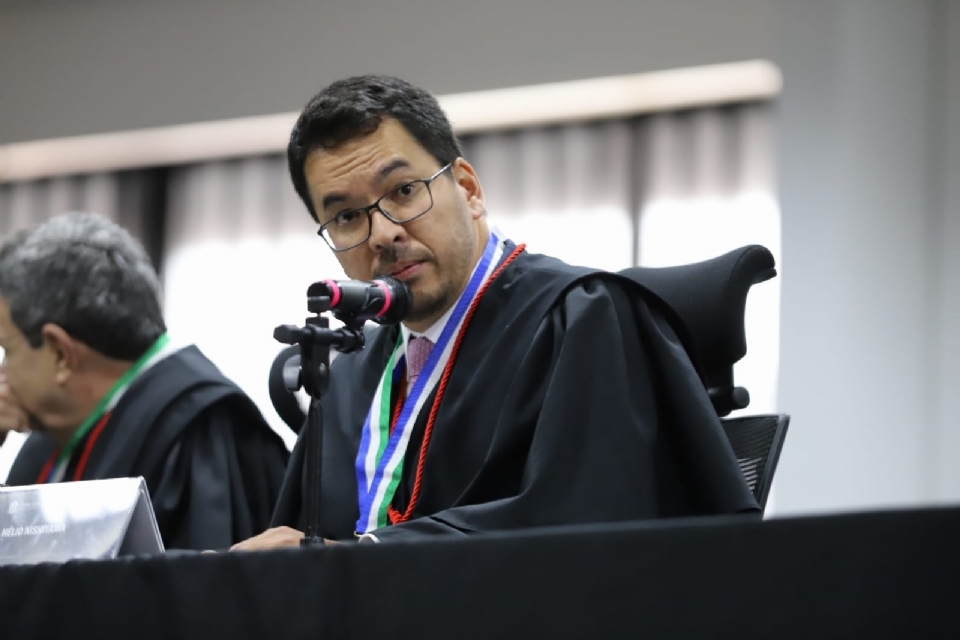 Emanuel questiona imparcialidade de desembargador que atuou como advogado de Mauro Mendes