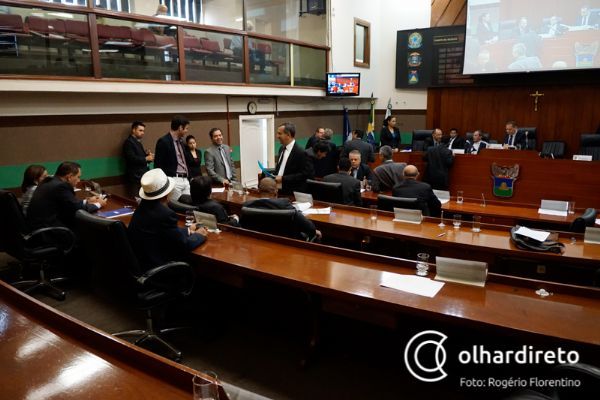 Juiz cassa diploma de dois vereadores cuiabanos; Cmara municipal ser alterada
