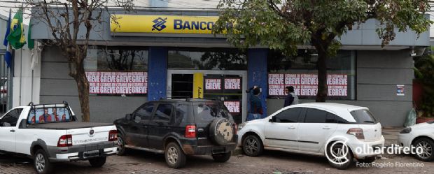 Homem que passou mais de duas horas em fila de banco receber R$ 5 mil por danos morais