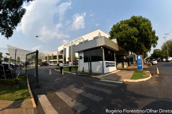 CNJ suspende auxlio de mais de R$ 7 mil a magistrados aposentados