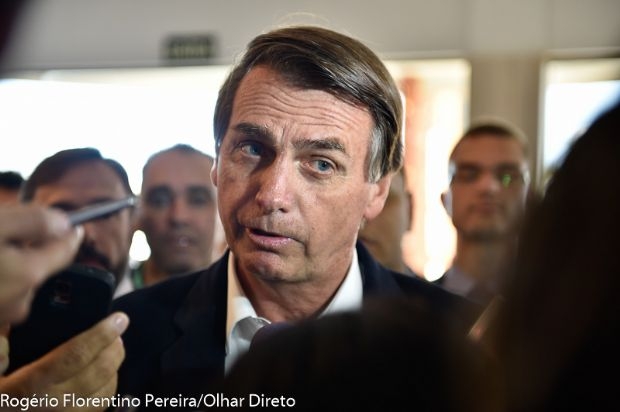 TRE nega pedido do MP para retirada de outdoors de Jair Bolsonaro