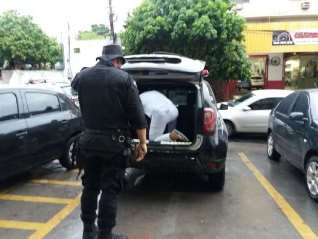 Jos Marilson da Silva sendo levado ao CCC