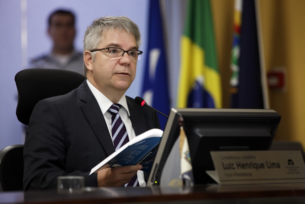 Conselheiro interino Luiz Henrique Lima