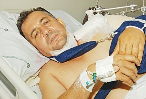 prefeito baleado no hospital durante a campanha de 2012