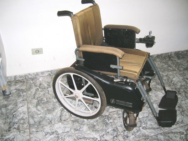 Estado ter que fornecer cadeira de rodas motorizada  portador de paraplegia