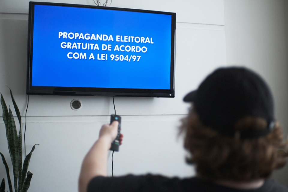 Propaganda eleitoral para o 2º turno é permitida a partir desta segunda; horário na TV retorna sexta