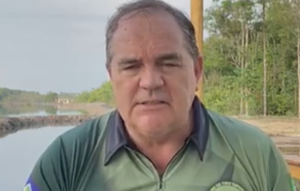 MP requer que prefeito bolsonarista divulgue mensagens em defesa da democracia em outdoors