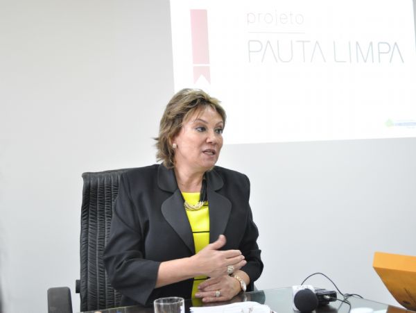 Corregedora Regional Eleitoral, desembargadora Maria Helena Póvoas.