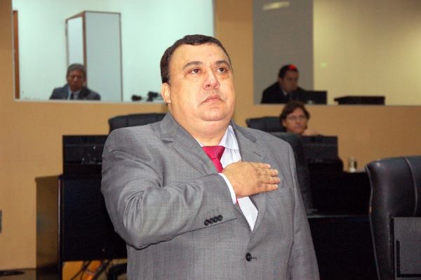 Deucimar Silva (PP), ex-presidente da Cmara dos Vereadores, tomando posse