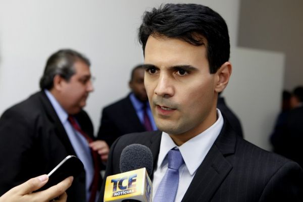 Marcelo Ferra garante lisura na emisso de cartas de crdito e aposta em defesa de 18 mil laudas para convencer pleno do TCE