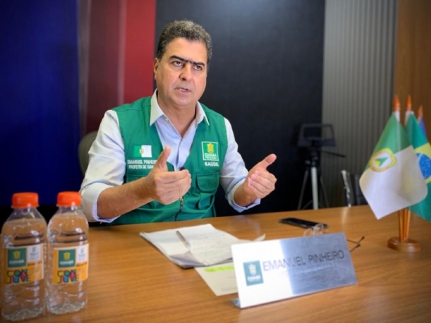 Quarentena  prorrogada por 14 dias e prefeito de Cuiab  multado em R$ 200 mil