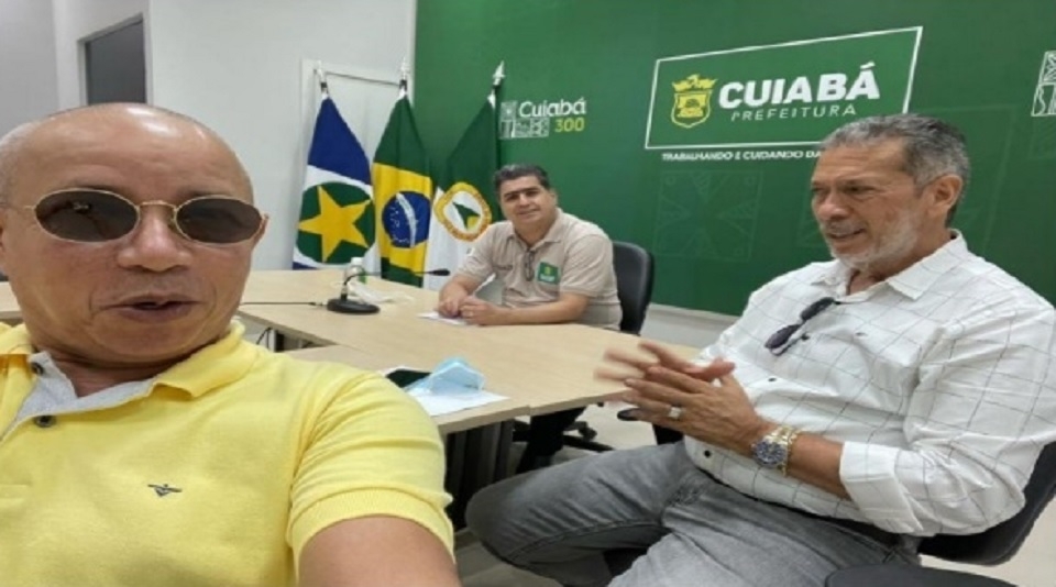 Citando foto com Arcanjo, desembargador destaca rede de contatos mantida por Emanuel Pinheiro