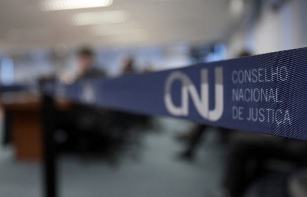 CNJ manda suspender pagamentos vultuosos a juízes; 84 receberam mais de R$ 100 mil