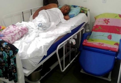 Maria da Penha Silva Freitas, 68 anos, corre risco de amputao da perna direita caso no seja realizada uma cirurgia vascular.