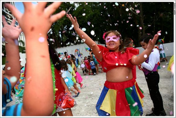 Juza regulamenta entrada de menores no carnaval de Cuiab
